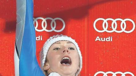 Hoch die Ski. Mikaela Shiffrin feierte in Flachau ihren dritten Weltcupsieg. Foto: Reuters