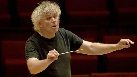 Rhythm is it. Nicht nur in der Musik hat Sir Simon Rattle das rechte Gespür für Timing. Darum soll nach 16 Jahren der Schlussakkord seiner Berliner Ära erklingen.