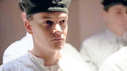 „Recht ist, was dem Volke nützt.“ In einem SA-Schulungslager werden 1933 Rechtsreferendare wie Sebastian Haffner (Ludwig Blochberger) auf NS-Linie gebracht. Foto: ZDF