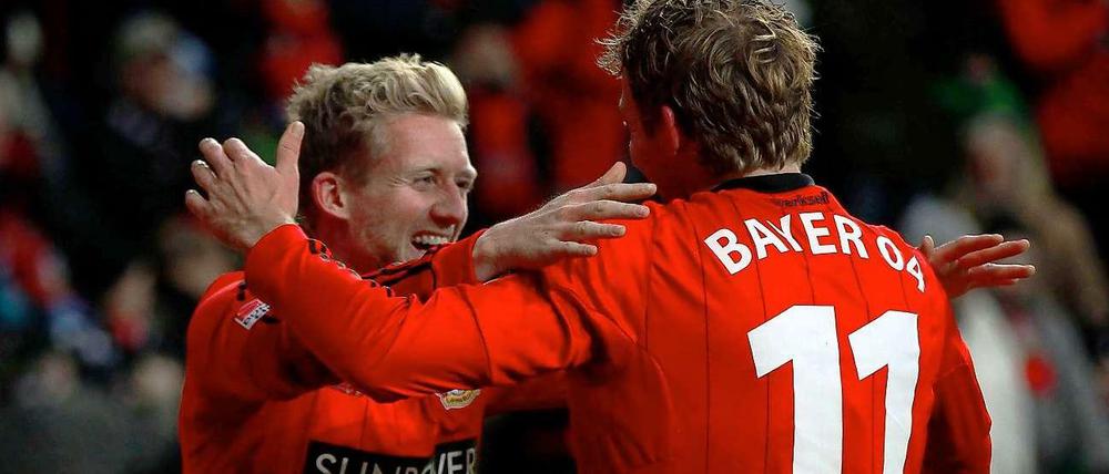 Stefan Kießling (r.) erzielte das wichtige 2:0 selbst und bereitete den Treffer zum 3:0 von Andre Schürrle (l.) vor.