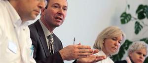 Unter dem Druck militanter Abtreibungsgegner. Die Verantwortlichen der beiden katholischen Kölner Kliniken, die eine mutmaßlich vergewaltigte Frau abgewiesen haben. 