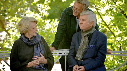 Rollenspiel. Tom Courtenay auf dem Set von „Quartett“ mit Regisseur Dustin Hoffman und Schauspielerin Maggie Smith. 