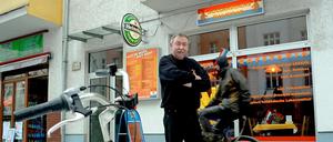 Uwe Hübner ist Deutscher, verkauft aber trotzdem alles, was man frittieren kann.