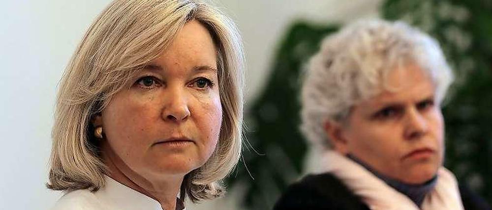 Die Chefäztin für Gynäkologie am St. Vinzenz Krankenhaus, Wencke Ruhwedel (l), und die Leiterin der Stabsstelle Ethik der Stiftung der Cellitinnen zur hl. Maria, Sylvia Klauser.