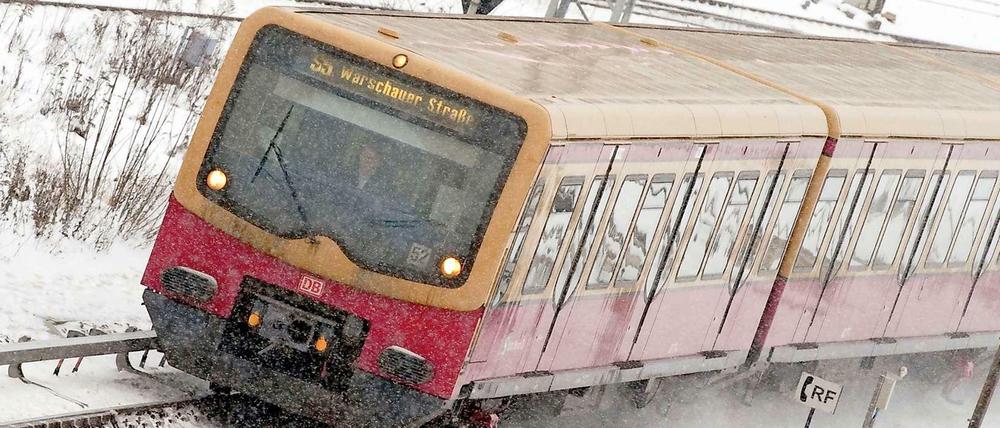 Immer wieder dasselbe Thema: Im Winter fallen viele Züge aus und es gibt nicht genügend Ersatzfahrzeuge - ergo Verspätungen und Zugausfälle.