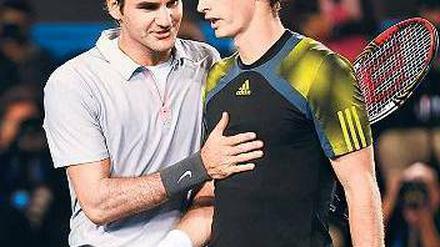 Verdienter Sieger. Federer (l.) musste Murrays Überlegenheit anerkennen. Foto: Reuters