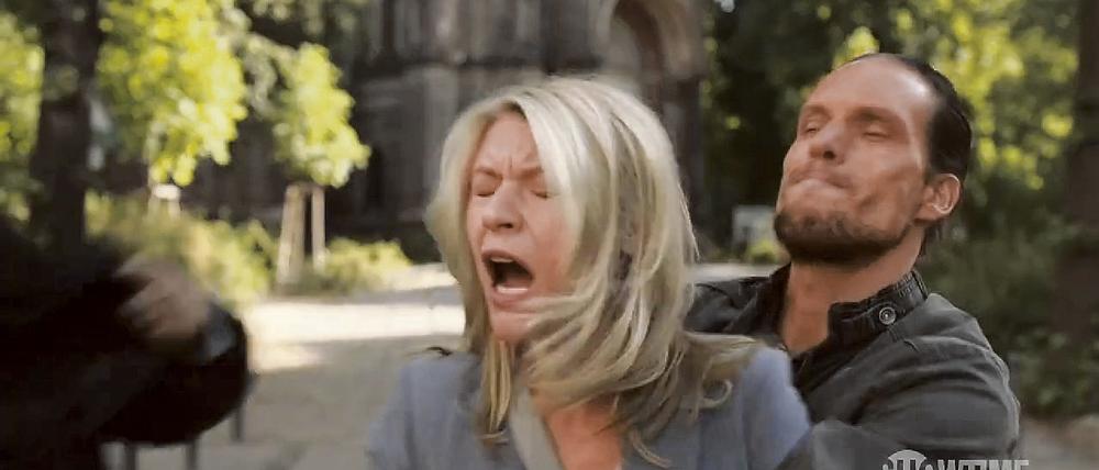 In einem vorab veröffentlichten Trailer sind allerdings schon einige Szenen zu sehen: Hier mit Carrie Mathison (Claire Danes) an der Zionskirche...