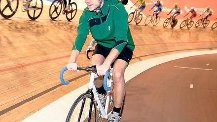 Kneifen gilt nicht. Der Tagesspiegel-Reporter wollte eigentlich die Steilkurve im Velodrom austesten. Aber dann kam alles ganz anders.