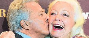  Dustin Hoffman und Dame Gwyneth Jones kamen Mitte Januar zur Premiere des Films Quartett, Hoffmans Regiedebüt. In der deutschen Oper wurden sie begeistert gefeiert. 