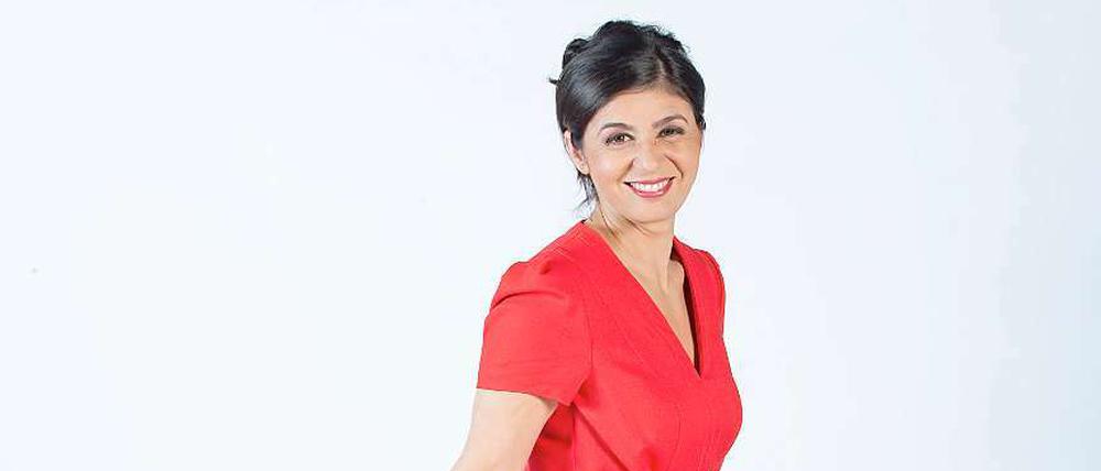 Hatice Akyün ist Autorin und freie Journalistin. Sie ist in Anatolien geboren, in Duisburg aufgewachsen und in Berlin zu Hause.