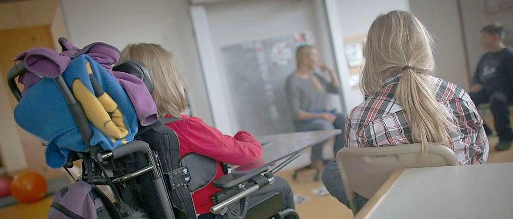 Behinderte und nicht behinderte Kinder lernen zusammen in der gleichen Klasse - das ist das Ziel der Inklusion.