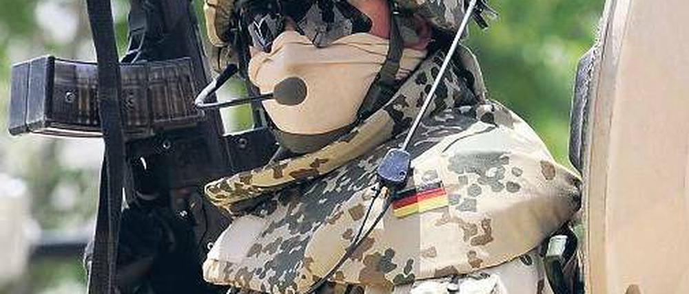 Die neue Bundeswehr kämpft mehr und mehr mit den Problemen einer Berufsarmee – nicht zuletzt wegen der Auslandseinsätze wie in Afghanistan. Foto: Maurizio Gambarini/dpa