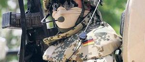 Die neue Bundeswehr kämpft mehr und mehr mit den Problemen einer Berufsarmee – nicht zuletzt wegen der Auslandseinsätze wie in Afghanistan. Foto: Maurizio Gambarini/dpa