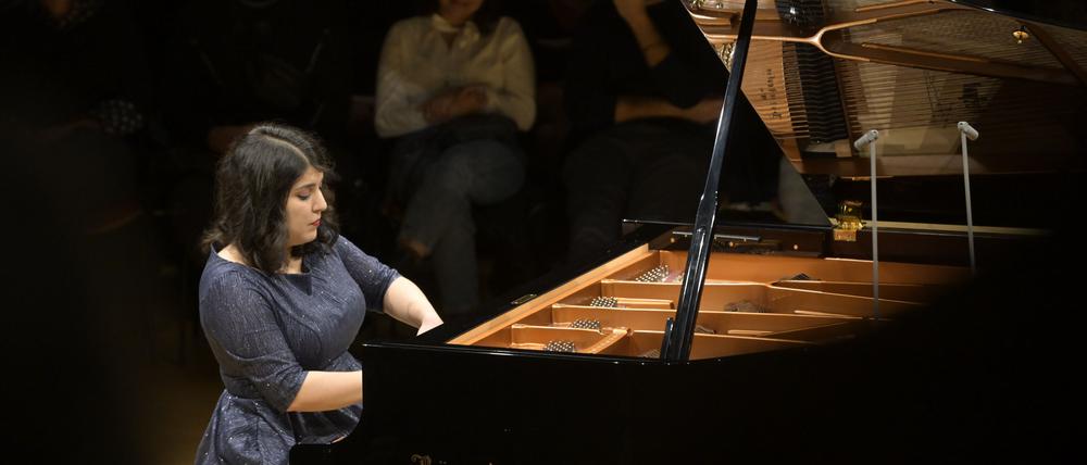 Schaghajegh Nosrati im Boulez Saal Phrasierung ins Unendliche