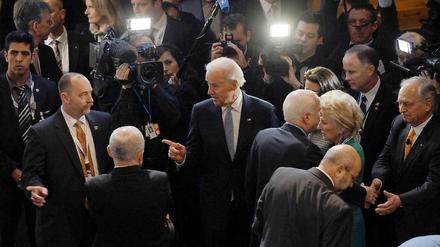 Joe Biden (Mitte) war in München zu Scherzen aufgelegt. Dabei waren die Themen der Sicherheitskonferenz ernst wie nie.