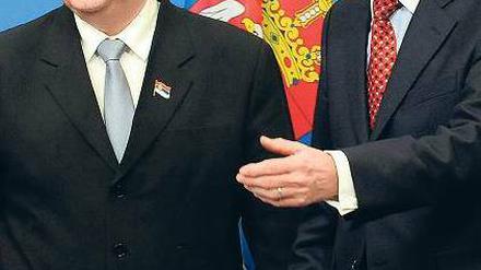 Pragmatisch und kompromissbereit zeigt sich Premier Dacic (l.), hier mit Herman Van Rompuy, bei den von der EU moderierten Gesprächen mit dem Kosovo.