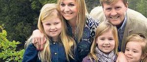 Glückliche Familie. Maxima, Willem-Alexander und die Töchter Catharina-Amalia, Alexia und Ariane. 
