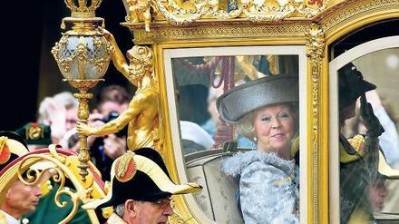In goldener Kutsche. Königin Beatrix auf ihrem Weg ins Parlament, wo sie jedes Jahr die Haushaltsrede hielt.
