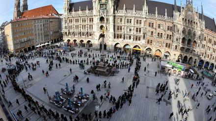 Volksbegehren für die Abschaffung der Studiengebühren erfolgreich: Nach der offiziellen Auszählung vom Donnerstag deutlich mehr als die nötigen 10 Prozent aller Wahlberechtigten, also deutlich mehr als 940 000 Menschen. 