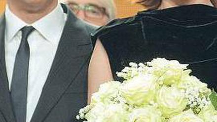 Ein bisschen ostalgisch. Die Stars Sigourney Weaver und Clive Owen bei der Verleihung der „Goldenen Kamera“. Foto: dpa