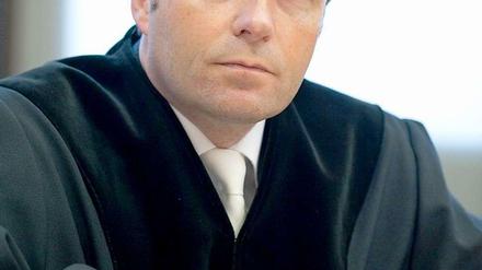 Andreas Bachmann ist Staatsanwalt in Bochum und stellte die Ergebnisse der Wettermittlungen vor.