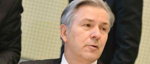 In der ersten Umfrage unter Berliner Wählern nach dem jüngsten Flughafen-Debakel Anfang Januar steht Klaus Wowereit auf der Beliebtheitsskala auf Platz 14 von 16.