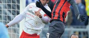 Hertha kann auch Lateinamerikanisch. Adrian Ramos setzte seine Kopfballqualitäten in Regensburg gewinnbringend ein und erzielte für Hertha den Führungstreffer. Foto: City-Press