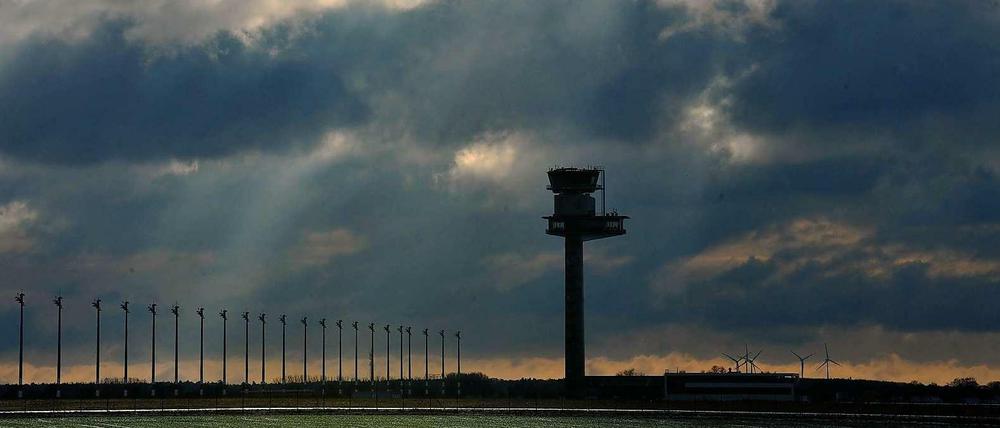 Der Tower ist schon fertig - der Flughafen nicht.
