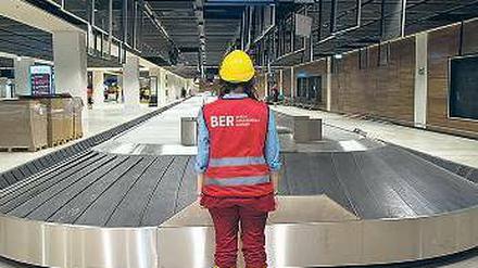 Bandarbeit. Die Flughafengesellschaft will die „gewonnene“ Zeit am BER für den Ausbau nutzen. Foto: dpa