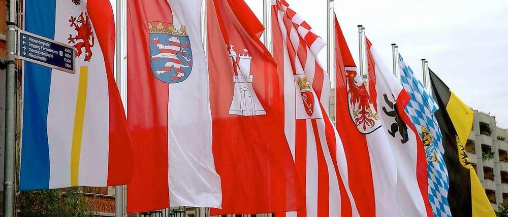Bayern und Hessen wollen noch im Februar Klage gegen den Länderfinanzausgleich beim Bundesverfassungsgericht einreichen.