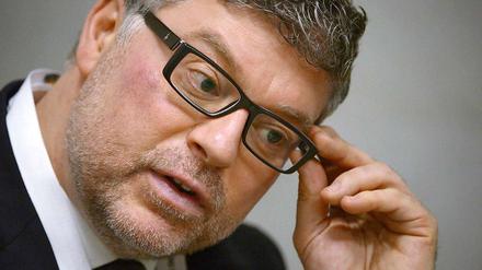 Ratlos: Nationaltrainer Pat Cortina nach dem Spiel gegen Italien.
