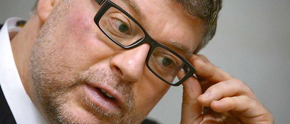 Ratlos: Nationaltrainer Pat Cortina nach dem Spiel gegen Italien.