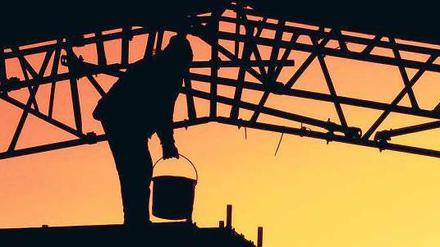 334 Baustellen hat die Berliner Fachgemeinschaft Bau im vergangenen Jahr beobachtet und dabei in fast der Hälfte der Fälle Schwarzarbeit ausgemacht. 