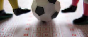 Im Abseits? Ein neuer Wettskandal erschüttert den Fußball.