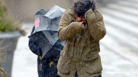 Ungemütliches Wetter: Millionen Menschen an der amerikanischen Ostküste bereiteten sich am auf einen Wintersturm vor, der nach Angaben der US-Wetterbehörde historische Ausmaße annehmen könnte. 