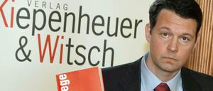 Declan Hill ist Journalist und Dozent. An der Universität Oxford hat der Kanadier über Fußball und organisierte Kriminalität promoviert. Über den Wettbetrug schrieb er das Buch "Sichere Siege".