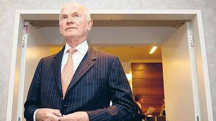 VW-Aufsichtsratschef Ferdinand Piëch, der bei Porsche im Aufsichtsrat sitzt, soll den Managern ebenso Rückendeckung gegeben haben wie sein Vetter Wolfgang Porsche.