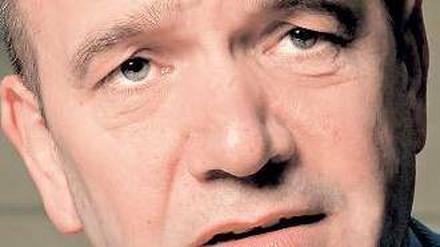 Bernd Osterloh, VW-Betriebsratschef, lobt den Stellenaufbau beim europäischen Marktführer.