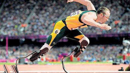 Jetzt stehen auch seine sportlichen Leistungen infrage. Oscar Pistorius, der doppelt amputierte Sprintstar. 