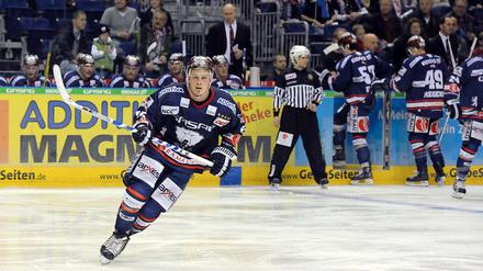 Mann für wichtige Tore. Travis Mulock will sie auch künftig für die Eisbären schießen.