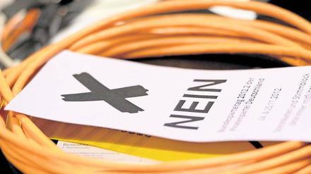 Anschluss verloren. Die Führung der Piratenpartei kann den Streit in den eigenen Reihen nicht eindämmen. Jetzt soll eine Online-Befragung zum Personal den Dauerstreit schlichten helfen. Aber auch gegen diese Methode gibt es schon die ersten Boykottaufrufe. 