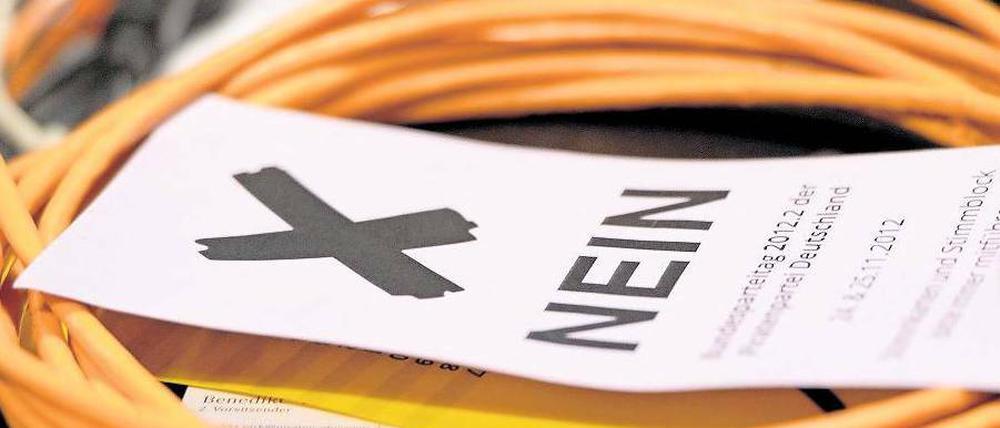 Anschluss verloren. Die Führung der Piratenpartei kann den Streit in den eigenen Reihen nicht eindämmen. Jetzt soll eine Online-Befragung zum Personal den Dauerstreit schlichten helfen. Aber auch gegen diese Methode gibt es schon die ersten Boykottaufrufe. 