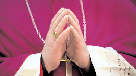Beten und arbeiten in der Bischofskonferenz. Die deutschen Bischöfe wollen unter anderem die Frauen im Kirchendienst deutlich stärken. Foto: Uwe Zucchi/dpa