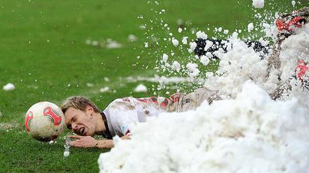 Schnee-Treiben. So macht Fußball Spaß.