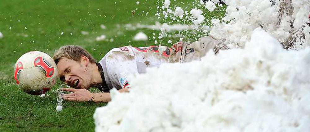 Schnee-Treiben. So macht Fußball Spaß.