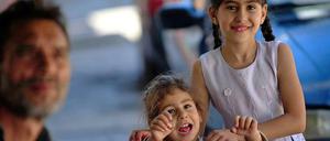 Aus dem Elend ins Elend? Die deutschen Städte und Gemeinden sehen Probleme durch Einwanderung aus Südosteuropa - hier junge Roma aus Rumänien.