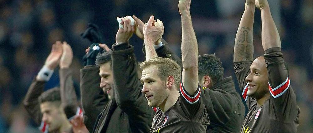 Freude auf dem Kiez. St. Pauli gewann klar gegen den FSV Frankfurt.