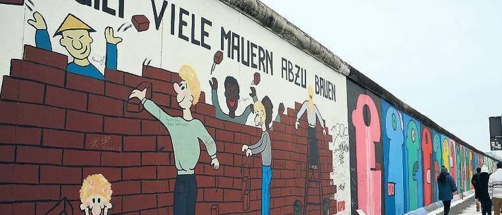 Schon 2006 wurde ein Teil der als East Side Gallery berühmt gewordenen Mauer herausgetrennt und versetzt.