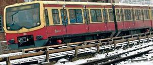 Mit Verspätung. Die Suche nach einem Betreiber des Bahnverkehrs auf dem Ring soll jetzt nach dem Ändern der Anforderungen durch den Senat einfacher werden. Foto: dapd
