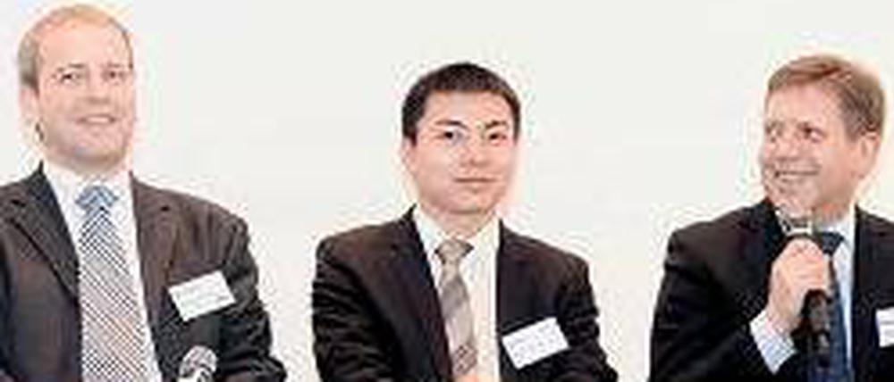 Deutsche und Chinesen. Roald Koch, Shi Ziwei und Torsten Brumme (von links) sparten nicht mit Kritik.